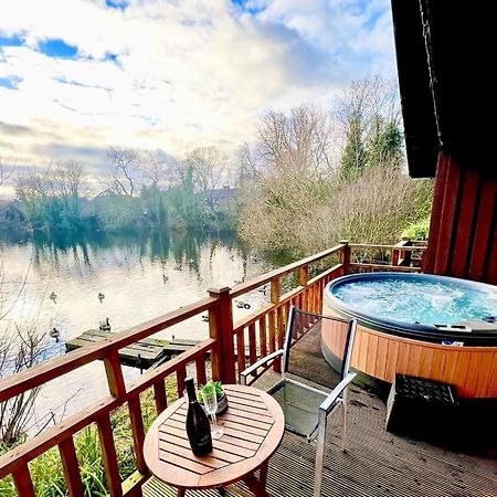Holly Lodge 12 Hot Tub يورك المظهر الخارجي الصورة