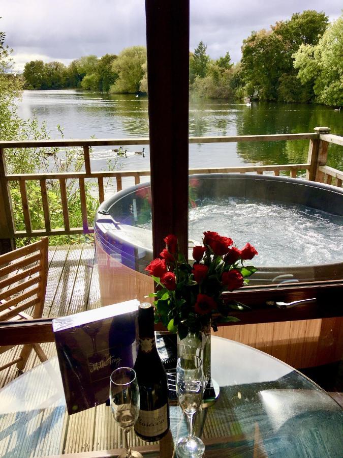 Holly Lodge 12 Hot Tub يورك المظهر الخارجي الصورة