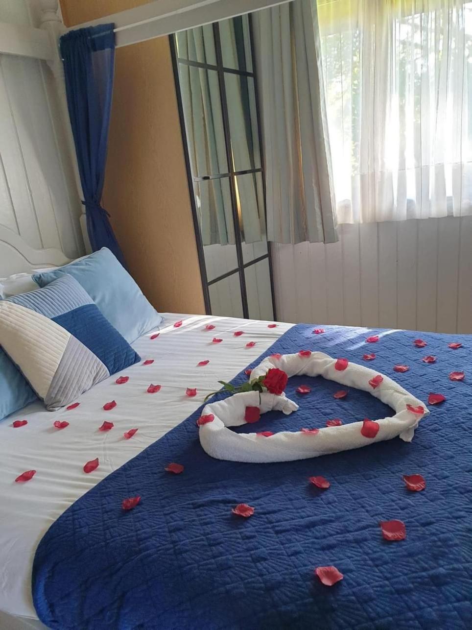 Holly Lodge 12 Hot Tub يورك المظهر الخارجي الصورة